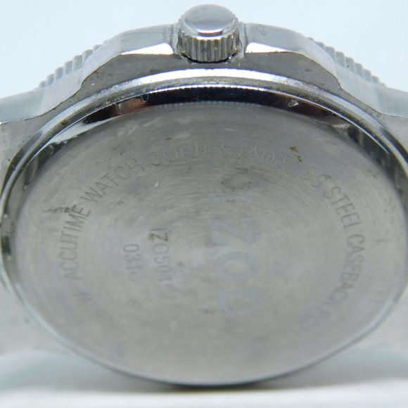 Izod Quartz Analog Men's Watch - Picture 4 of 6